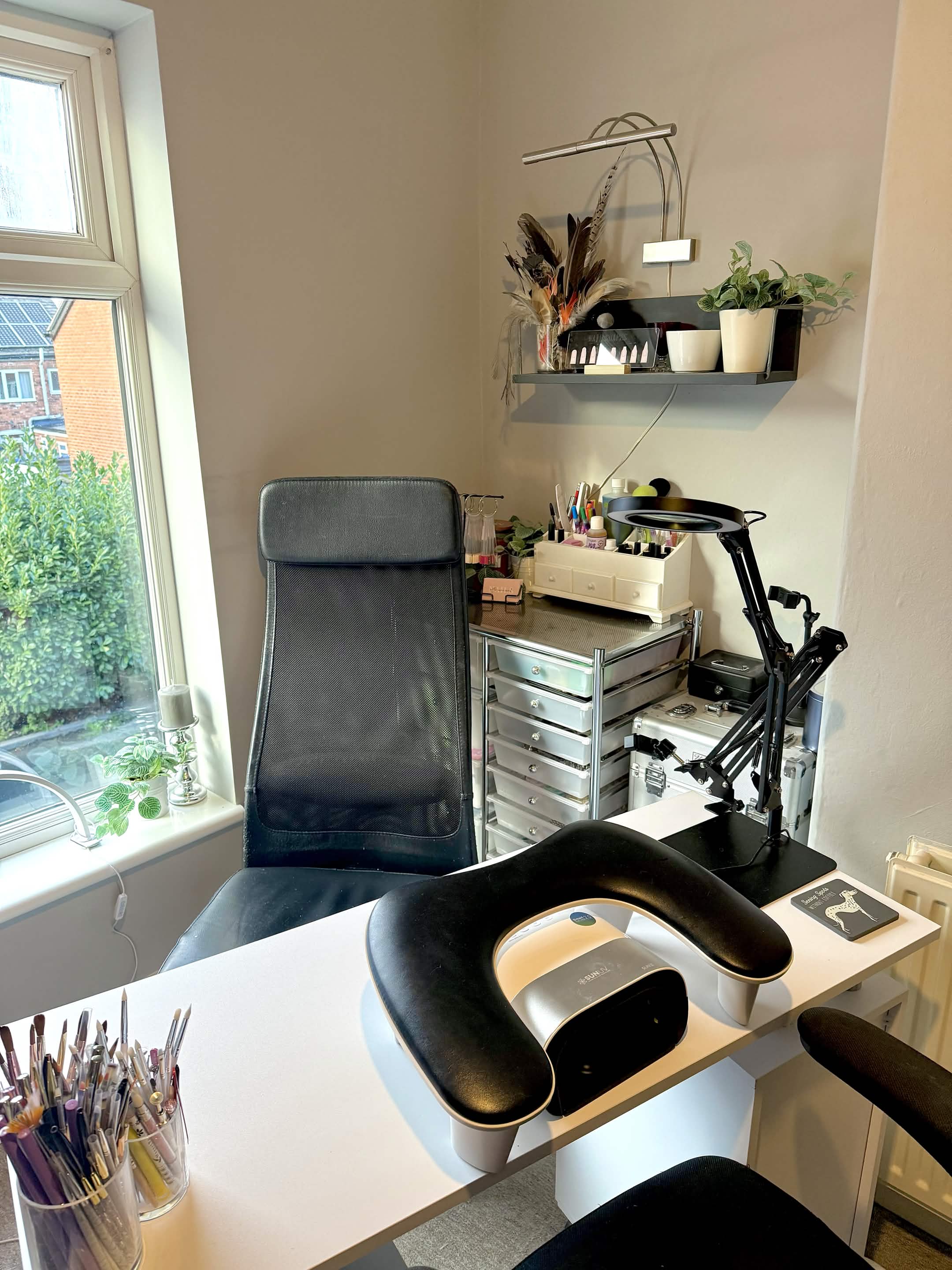 A First-Timer's Guide to Visiting a Home Nail Studio